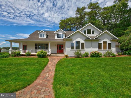 Exterior, Facade, Ranch