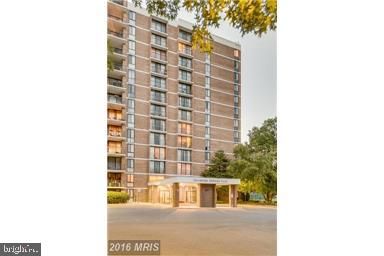 Exterior, Facade, Condo Building
