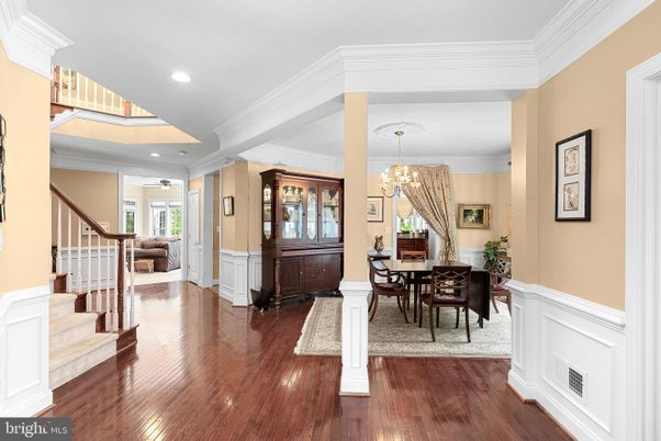 Chandelier, Dining room, Interior, Recessed Lighting, Wood Texture Flooring
