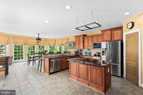 Dining room, Interior, Kitchen, Recessed Lighting, Stainless Steel Appliances
