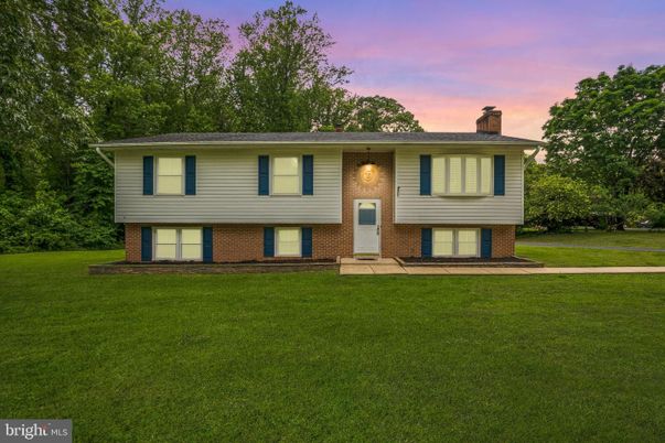 Backyard, Exterior, Facade, Brick Facade, Raised Ranch