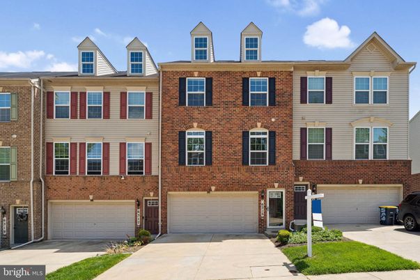 Attached, Exterior, Facade, Brick Facade, Rowhouse