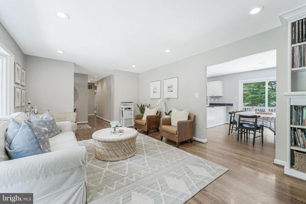 Dining room, Interior, Living room, Recessed Lighting, Wood Texture Flooring
