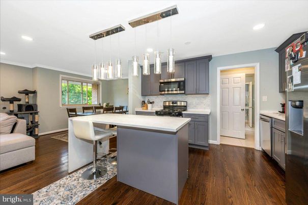 Dining room, Interior, Kitchen, Pendant Lights, Recessed Lighting, Stainless Steel Appliances, Wood Texture Flooring