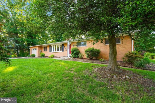Attached, Backyard, Exterior, Facade, Brick Facade, Ranch