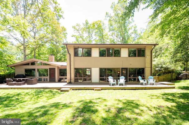 Backyard, Exterior, Facade, Split Level