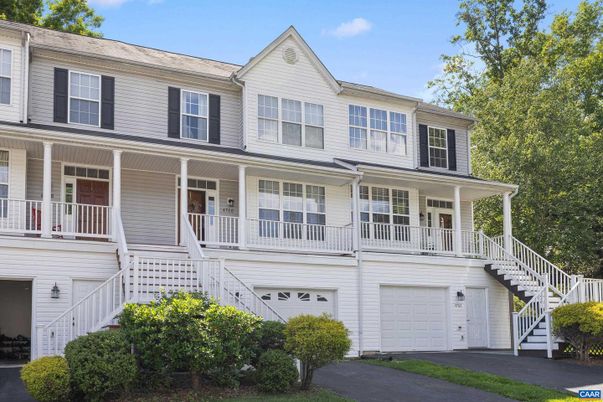 Attached, Exterior, Facade, Rowhouse