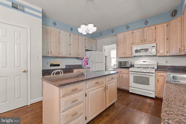 Interior, Kitchen, Pendant Lights, Wood Texture Flooring