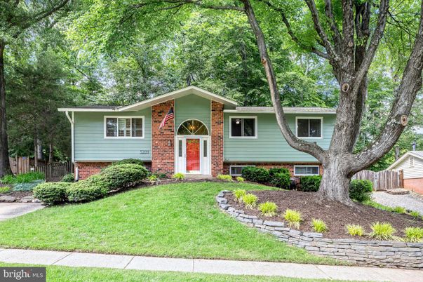 Exterior, Facade, Brick Facade, Raised Ranch