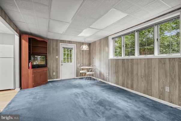 Empty room, Interior, Pendant Lights, Wooden Walls