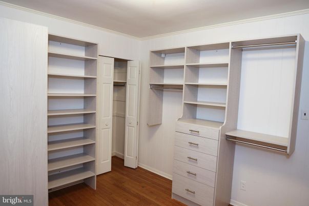 Interior, Walk-in Closets, Wood Texture Flooring