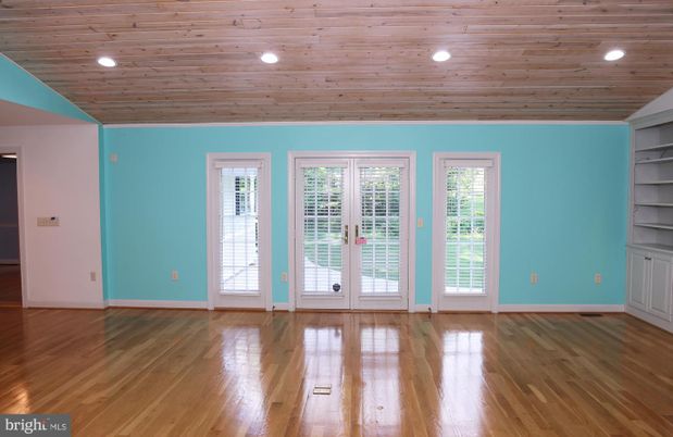 Empty room, Interior, Recessed Lighting, Wooden Ceilings, Wood Texture Flooring
