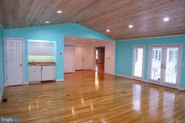 Empty room, Interior, Recessed Lighting, Wooden Ceilings, Wood Texture Flooring