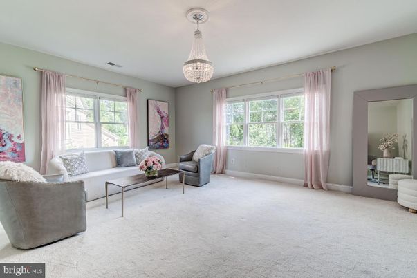 Chandelier, Interior, Living room