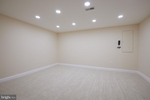 Empty room, Interior, Recessed Lighting