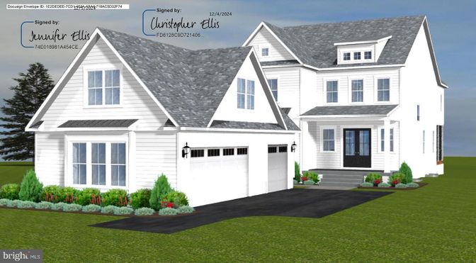 Attached, Exterior, Facade, Farmhouse