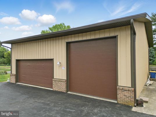Detached Garage, Exterior