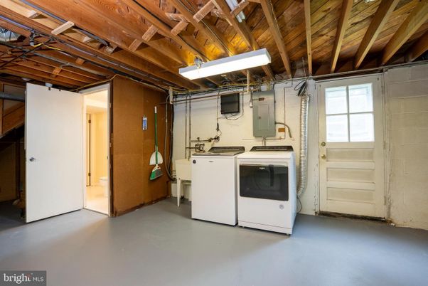 Interior, Washer, Wooden Beams, Wooden Ceilings