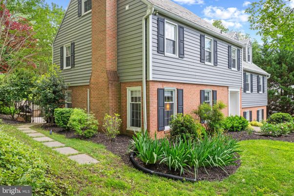 Exterior, Facade, Brick Facade, Raised Ranch