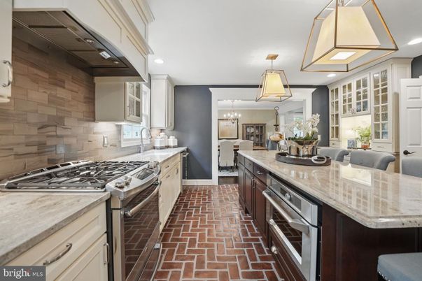 Chandelier, Interior, Kitchen, Recessed Lighting, Stainless Steel Appliances