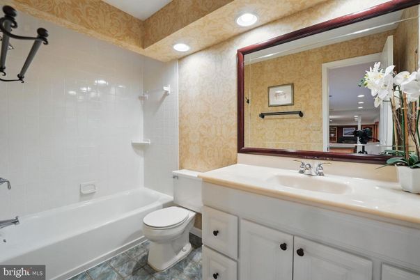 Bathroom, Interior, Recessed Lighting