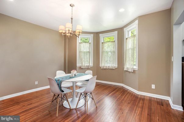 Chandelier, Dining room, Interior, Recessed Lighting, Wood Texture Flooring