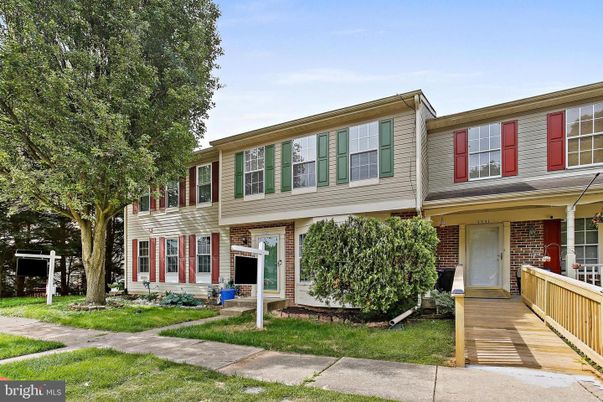 Exterior, Facade, Brick Facade, Rowhouse