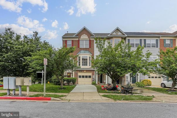 Attached, Exterior, Facade, Brick Facade, Georgian