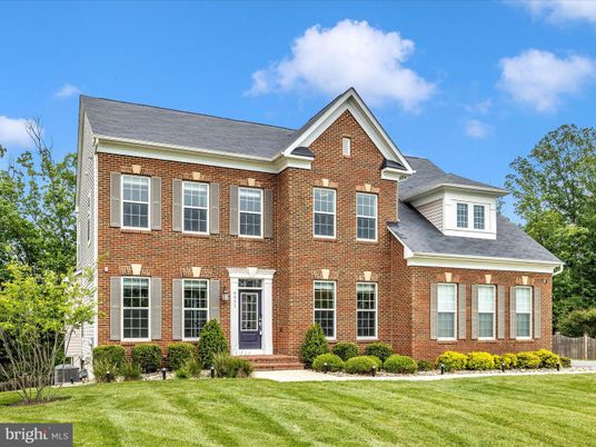 Exterior, Facade, Brick Facade, Georgian