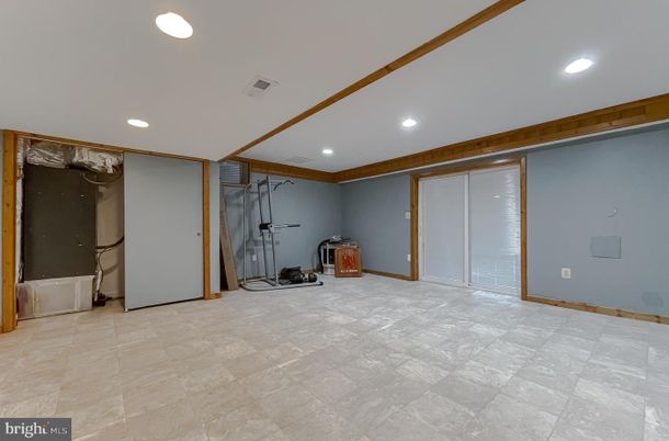 Empty room, Interior, Recessed Lighting