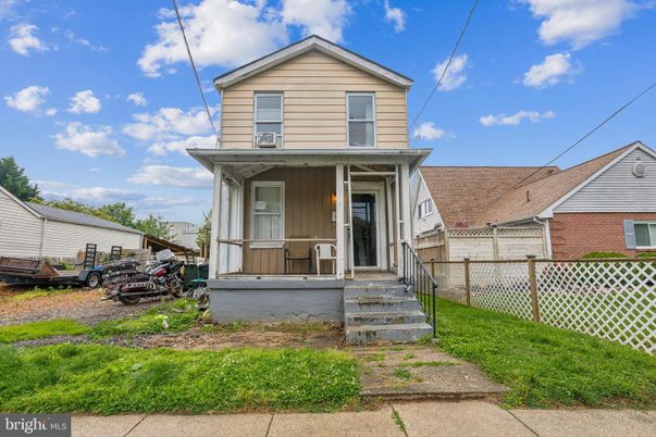 Exterior, Facade, Queen Anne Victorian
