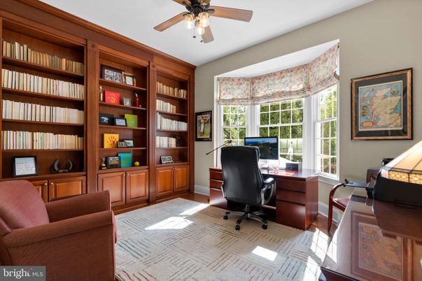 Home Office, Interior