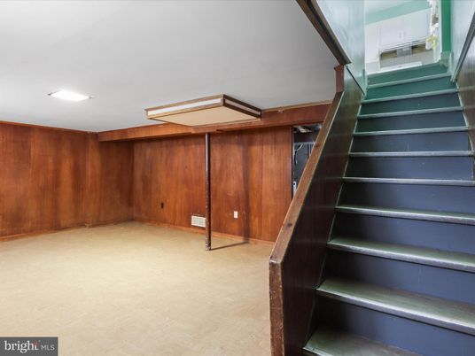 Empty room, Interior, Recessed Lighting, Wooden Walls