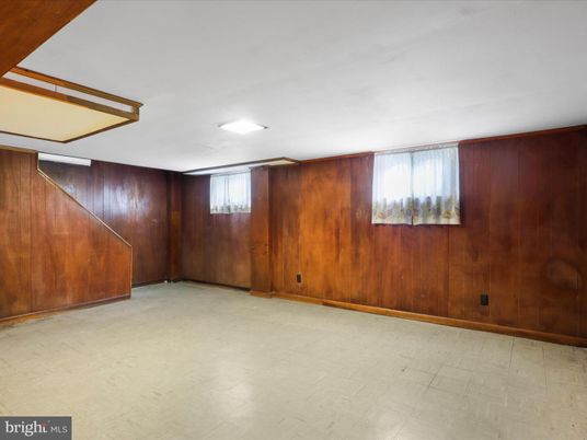 Empty room, Interior, Recessed Lighting, Wooden Walls