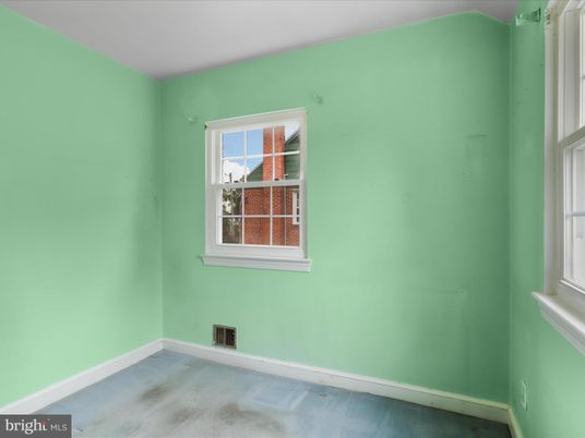 Empty room, Interior