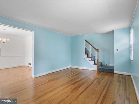Chandelier, Empty room, Interior, Wood Texture Flooring