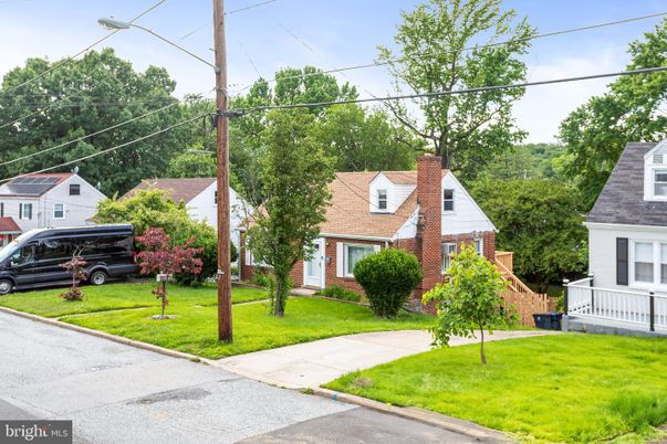 Exterior, Facade, Brick Facade, Cape Cod