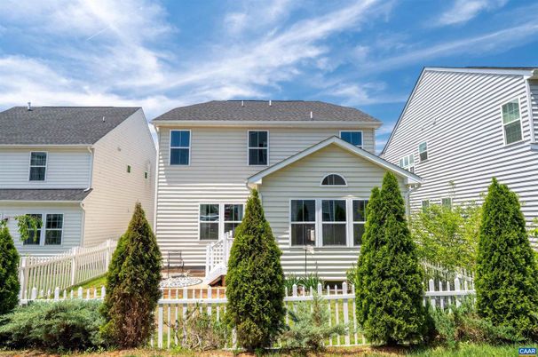 Backyard, Exterior, Facade, Queen Anne Victorian