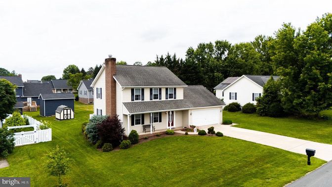 Attached, Backyard, Exterior, Facade, Farmhouse