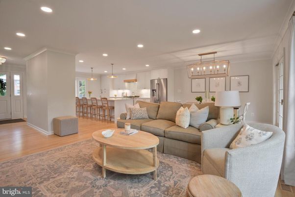 Dining room, Interior, Kitchen, Living room, Pendant Lights, Recessed Lighting, Stainless Steel Appliances, Wood Texture Flooring