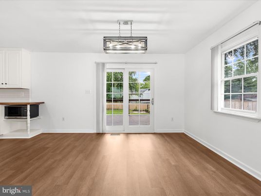 Empty room, Interior, Pendant Lights, Wood Texture Flooring