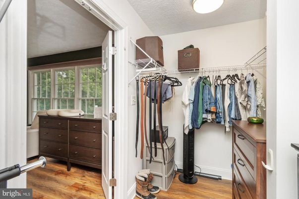 Interior, Walk-in Closets, Wood Texture Flooring