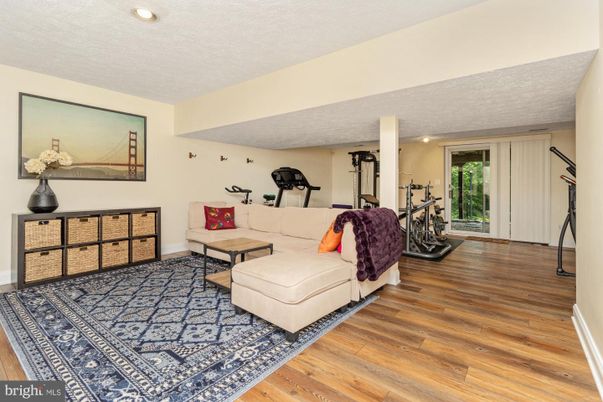 Fitness Equipment, Interior, Living room, Recessed Lighting, Wood Texture Flooring