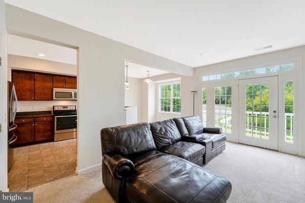 Interior, Kitchen, Living room, Pendant Lights, Recessed Lighting, Stainless Steel Appliances