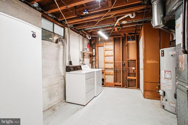 Interior, Washer, Wooden Beams