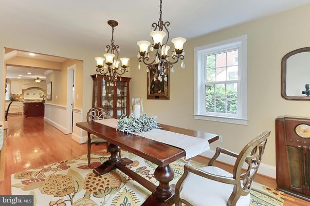Chandelier, Dining room, Interior, Recessed Lighting, Wood Texture Flooring