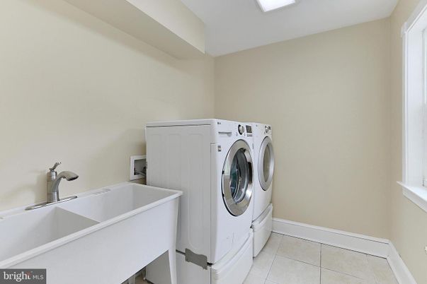 Interior, Washer