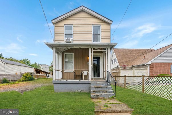 Exterior, Facade, Queen Anne Victorian