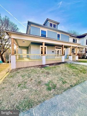 Backyard, Exterior, Facade, American Foursquare