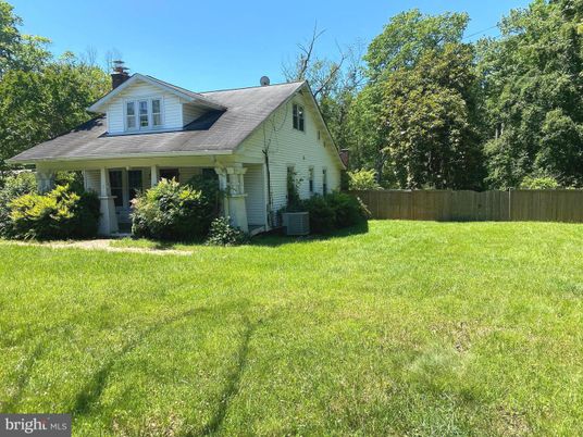Backyard, Exterior, Facade, Cape Cod